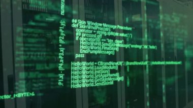 Veri merkezindeki sunucu raflarında yeşil kod ve veri işleme animasyonu. Teknoloji, sunucu odası, siber güvenlik, ağ, dijital, kodlama