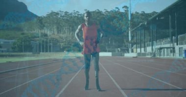 Koşu pistinde duran bir sporcunun DNA dizisi ve veri işleme animasyonu. Genetik, teknoloji, biyoenformatik, veri analizi, bilim, sağlık