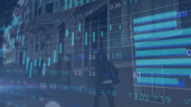 Finansal veriler ve borsa animasyonları şehir sokaklarında yürüyen insanlar üzerine. Finans, teknoloji, ekonomi, iş, şehir, kalabalık