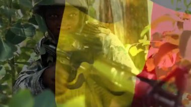 Belçika bayrağının animasyonu tüfekli Afrika kökenli Amerikalı erkek asker üzerinde. Askeri, vatanseverlik ve bayraklar dijital olarak üretilen video konsepti.