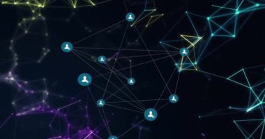 Siyah arkaplandaki simgelerle bağlantı ağının animasyonu. Küresel teknoloji, bağlantılar ve dijital arayüz konsepti dijital olarak oluşturulmuş video.