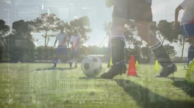Koniler ve oyuncularla veri işleme animasyonu üzerinden futbol eğitimi. Futbol, futbol antrenmanı, spor, veri görselleştirme, teknoloji, takım çalışması