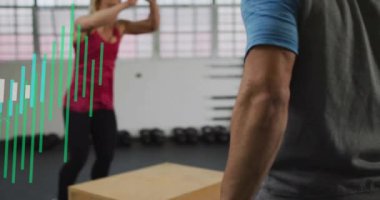 Spor salonunda egzersiz yapan insanların sağlık analizi animasyonu. egzersiz, teknoloji, hareket grafikleri, sağlık, egzersiz, izleme