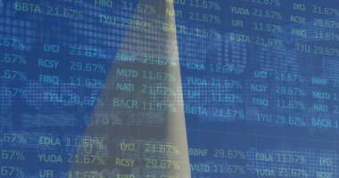 Rüzgar türbini üzerinde işlenen finansal veri görüntüsü. Küresel çevre, yeşil enerji ve sürdürülebilirlik kavramı dijital olarak oluşturuldu.