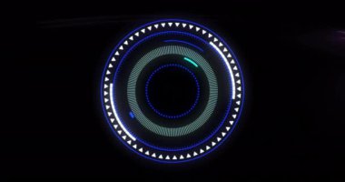 Dönen elementler ve parlayan mavi aksanlı dairesel fütüristik arayüz animasyonu. Teknoloji, dijital, siber, bilim kurgu, modern, sanal