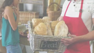 Gülümseyen fırıncı ekmek tutuyor, finansal veri işliyor fırın sahnesinde animasyon yapıyor. fırıncılık, işletme, finans, teknoloji, profesyonel, girişimci