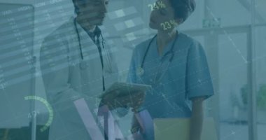 Hastanede konuşmalar, tıbbi veri tablosu olan doktorlar arka planda animasyon. Sağlık, profesyoneller, işbirliği, analiz, tıbbi çizelgeler, teknoloji