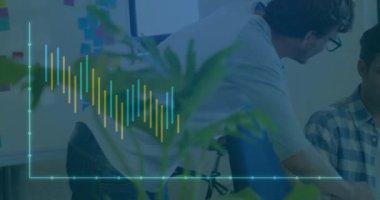 Ofiste çalışan iş adamları için finansal veri grafiği animasyonu. Finans, analitik, takım çalışması, üretkenlik, şirket, teknoloji