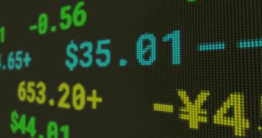 Siyah arkaplan üzerinden finansal veri işleme animasyonu. Dijital olarak oluşturulmuş küresel bağlantılar, hesaplama ve veri işleme kavramı.