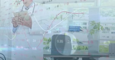 Finansal veriler ve doktorların ofiste tablet kullanması üzerine borsa animasyonu. Maliye, hisse senetleri, veri analizi, teknoloji, sağlık hizmetleri, tıbbi