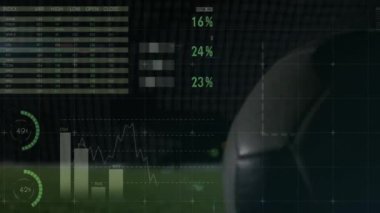 Futbolcu internet üzerinden veri analizi animasyonuyla topu kurtarmak için dalıyor. futbol, atlet, kaleci, teknoloji, spor, aksiyon