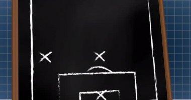 Tebeşir stratejisi animasyonu, oyuncu pozisyonları ve hareketleriyle futbol sahasını gösteriyor. Taktikler, planlama, koçluk, futbol, yön tarifi, talimatlar