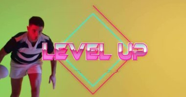 Renkli arka planda dans eden kişi yerine metin animasyonunu yükselt. Oyun, dans, coşku, eğlence, hareket, kutlama