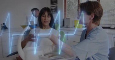 Klinikteki hastayı muayene eden tıp uzmanlarının kalp atışı animasyonu. Sağlık, doktorlar, hemşireler, muayene, tanı, teknoloji