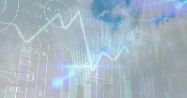 Mavi gökyüzündeki bulutların üzerinde işlenen finansal veri görüntüsü. Küresel çevre, yeşil enerji ve sürdürülebilirlik kavramı dijital olarak oluşturuldu.