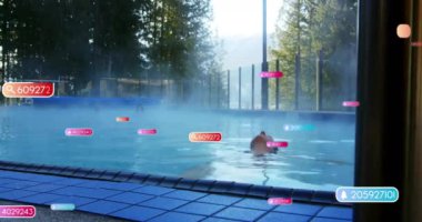 Havuzda yüzen kadın, yüzen veri etiketleriyle çevrili insan animasyon. Teknoloji, dijital, yenilik, fitness, bilgi, sanal