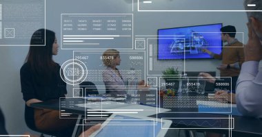 Ofisteki çeşitli iş adamlarıyla ilgili finansal veri işleme resmi. Küresel finans, iş, bağlantılar, hesaplama ve veri işleme kavramı dijital olarak oluşturuldu.