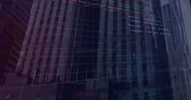 Yüksek binaları kaplayan finansal grafikler, piyasa eğilimlerini gösteriyor. Cam harmanlama mimarisi ve verisi üzerindeki renk ve çizgiler