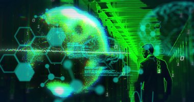 Beyaz adamın bilgisayar sunucularıyla veri işleme görüntüsü. Küresel hesaplama, dijital arayüz ve veri işleme kavramı dijital olarak oluşturuldu.