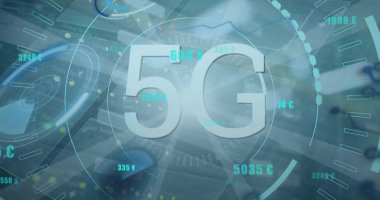 Programlama dili ve ışık demetleri üzerinde sayıları değiştiren 5G metin resmi. Dijital olarak üretilmiş, çoklu maruz kalma, telekomünikasyon, modern, internet, kodlama, ilerleme, teknoloji.