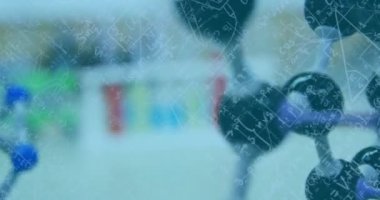 Laboratuvardaki ekipman yerine matematik denklemlerinin animasyonu. Bilim, tıp, denklemler ve dijital arayüz konsepti dijital olarak oluşturulmuş video.