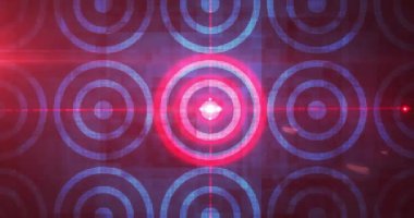 Siyah zemin üzerindeki dairelerin üzerindeki ışık izlerinin canlandırılması. Küresel teknoloji, bağlantılar, hesaplama ve dijital arayüz kavramı dijital olarak oluşturulmuş video.