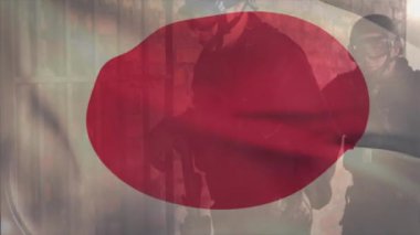 Çeşitli askerler üzerinde Japon bayrağının animasyonu. Vatanseverlik, silahlı kuvvetler, savunma ve savaş konsepti dijital olarak oluşturulmuş video.