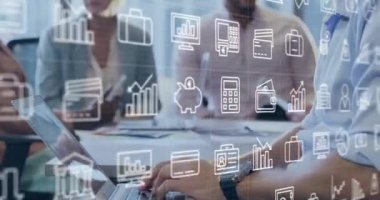 Muhtelif meslekdaşların ofiste konuşmaları üzerine iş simgelerinin canlandırılması. Teknoloji, iş ve dijital arayüz kavramı dijital olarak oluşturulmuş video.