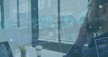 İş adamının mali veri işleme görüntüsü. Küresel iş, finans, bilgisayar ve veri işleme kavramı dijital olarak oluşturulmuş görüntü.