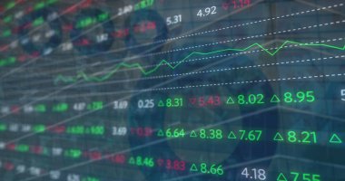 Şebeke üzerinde finansal veri işleme resmi. Küresel iş, finans, bilgisayar ve veri işleme kavramı dijital olarak oluşturulmuş görüntü.