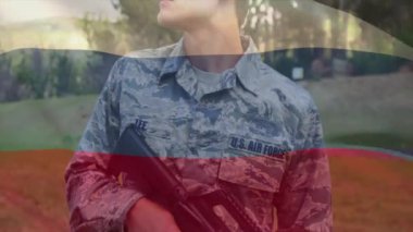Kafkas askerinin üzerinde rusya bayrağının canlandırılması. Vatanseverlik, silahlı kuvvetler, savunma ve savaş konsepti dijital olarak oluşturulmuş video.