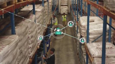 Envanteri düzenlemek, bağlantıları ve lojistik animasyonu olan depo çalışanları. arz zinciri, teknoloji, takım çalışması, sanayi, nakliye, yönetim