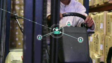 Depoda forklift kullanmak, lojistik için ağ animasyonuna bağlı bir işçi. ulaşım, envanter, teknoloji, otomasyon, bağlantı