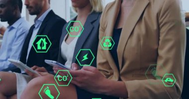 Ofiste çalışan farklı iş adamlarının çevreci simgelerini canlandırmak. takım çalışması, çeşitlilik, animasyon, işbirliği, yenilik, profesyonel