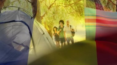 Ormanda yürüyüş, Belçika bayrak animasyonu üzerinde kamp malzemesi olan arkadaşlar. macera, açık hava, doğa, seyahat, arkadaşlık, yolculuk