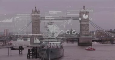 Tower Bridge ve River sahnesinde veri analizi ve küresel ağ animasyonu. Teknoloji, bağlantı, simgeler, dijital, görselleştirme