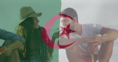 Güneşli bir günde insanların karpuz yemesi üzerine Cezayir bayrağı animasyonu. Yaz, açık hava, kutlama, meyve, vatanseverlik, keyif