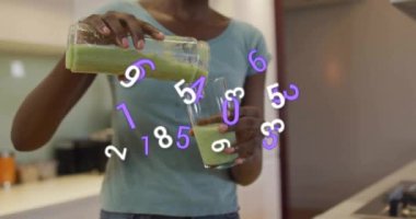 Yeşil smoothie 'yi cama dökmek, yüzen numaralarla çevrili insan animasyonu. Beslenme, sağlıklı, içecek, dijital, teknoloji