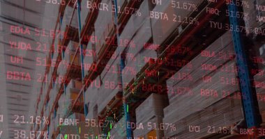 Depo raflarında finansal veri işleme resmi. Küresel taşımacılık, iş, finans ve veri işleme kavramı dijital olarak oluşturulmuş görüntü.