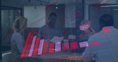 Ofisteki çeşitli iş adamlarının veri işleme görüntüsü. Küresel iş ve dijital arayüz kavramı dijital olarak oluşturulmuş görüntü.