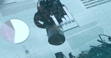 Metal parçalarını üst üste yığan hurda makinanın üzerindeki bilgi arayüzü görüntüsü. Dijital bileşik, çoklu pozlama, rapor, finans, veritabanı, çöp ve geri dönüşüm kavramı.