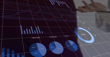 Şebeke üzerinde finansal veri işleme resmi. küresel finansman, iş dünyası, dijital arayüz ve dijital olarak üretilen görüntü konsepti.