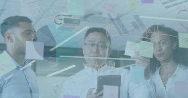 Ofisteki çeşitli iş adamlarıyla ilgili finansal veri işleme resmi. Küresel iş, finans, hesaplama ve veri işleme kavramı dijital olarak oluşturulmuş görüntü.