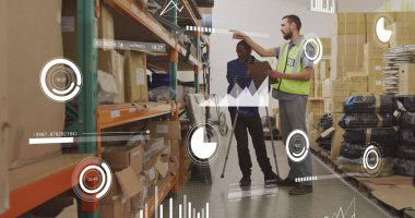 Grafik ve çubukları raflarda kontrol listesi inceleme araçlarıyla çeşitli iş arkadaşlarının üzerine yüklemek. Dijital bileşik, çoklu maruz kalma, büyüme, rapor, ekip, üretim ve otomobil tamirhanesi.