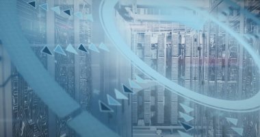 Bilgisayar sunucuları üzerinden veri işleme resmi. Küresel bağlantılar, dijital arayüz, hesaplama ve veri işleme kavramı dijital olarak oluşturuldu.