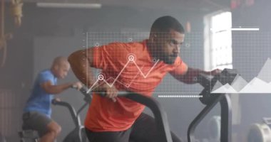 Spor salonundaki eliptik bisikletler üzerinde egzersiz yapan sporcuların diyagramlarının animasyonu. Teknoloji, spor ve dijital arayüz kavramı dijital olarak oluşturulmuş video.
