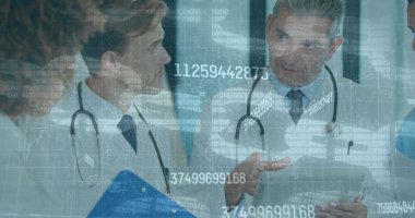Hastanedeki çeşitli doktorların bağlantı ve veri işleme görüntüleri. Küresel tıp, sağlık, finans ve dijital arayüz kavramı dijital olarak oluşturulmuş görüntü.