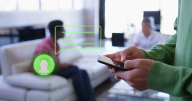 Akıllı telefon kullanan medya simgesinin görüntüsü. Küresel iş ve dijital arayüz kavramı dijital olarak oluşturulmuş görüntü.