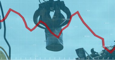 Hurdalıkta vinç üzerinden hareket eden kırmızı çizgi grafikleri çöp torbasını gökyüzüne doğru kaldırıyor. Dijital bileşik, çoklu pozlama, iş, rapor, kayıp, geri dönüşüm ve makine kavramı.