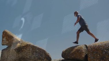 Dışarıda koşan Afrikalı Amerikalı bir adamın dijital veri işleme animasyonu. Küresel spor, aktif yaşam tarzı, bağlantılar, hesaplama ve veri işleme kavramı dijital olarak oluşturuldu.